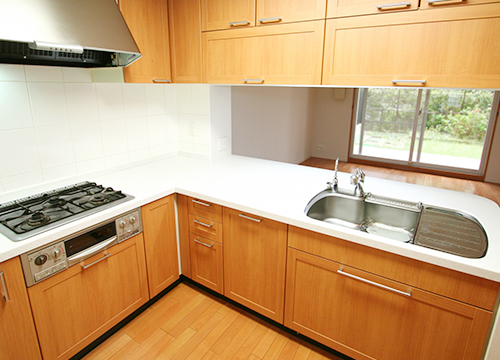 キッチンクリーニングできれいになったL字型キッチン