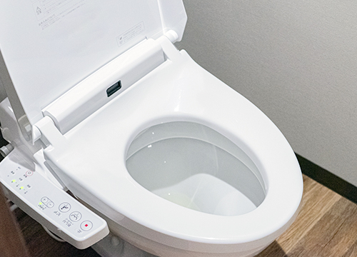 トイレクリーニングで、まるで新品のように生まれ変わったトイレ